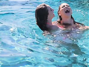 Riley Reid and Kimmy Granger take a dip in each others coochies